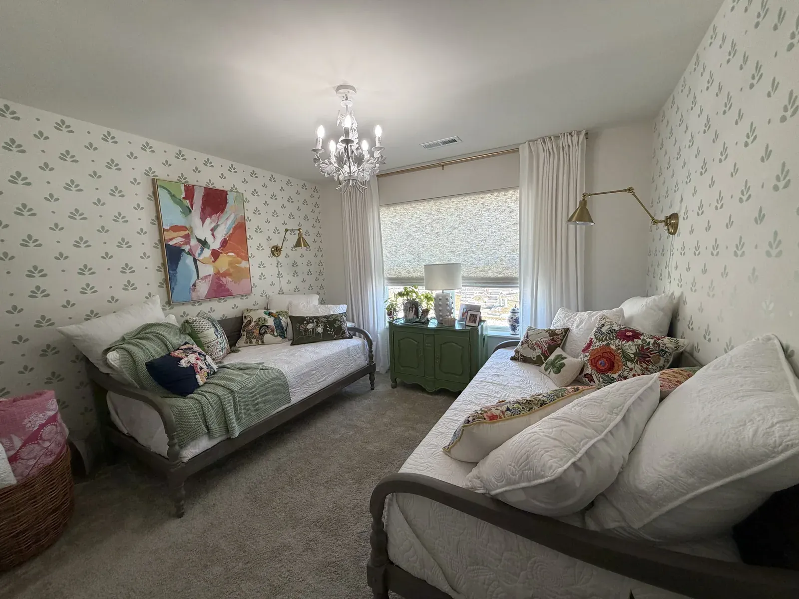 Guest Bedroom, Wallpaper